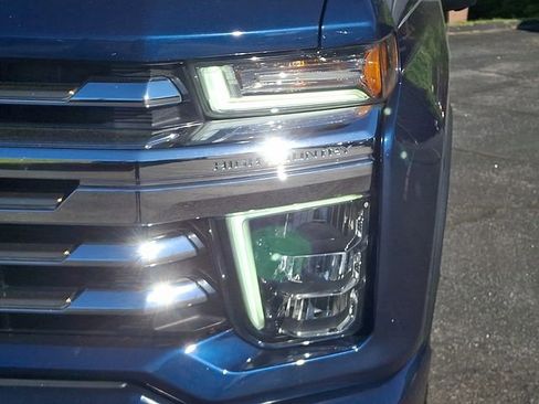 Used 2023 Chevrolet Silverado 2500 High Country AWD/4WD image 9