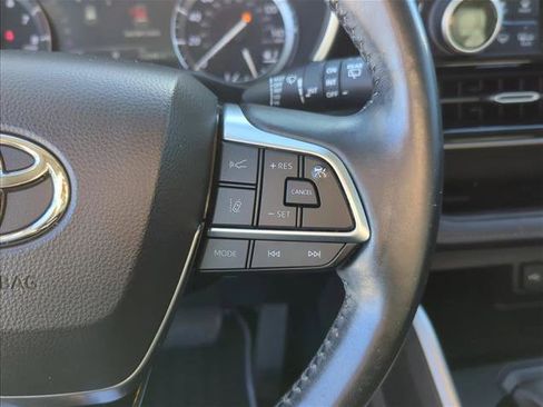 Used 2020 Toyota Highlander XLE image 17