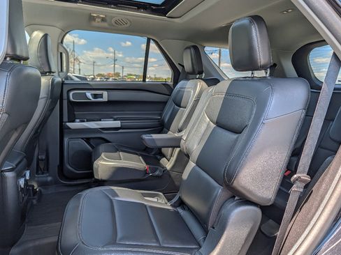 Used 2021 Ford Explorer XLT w/ Equipment Group 202A AWD/4WD image 15