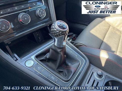 Used 2016 Volkswagen GTI SE image 19