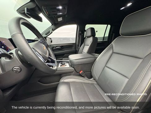 Used 2025 Chevrolet Suburban Premier image 11
