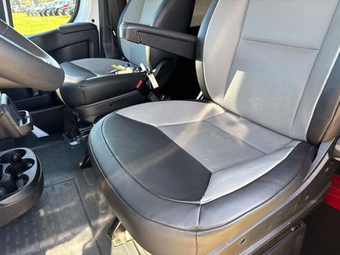 Used 2025 RAM ProMaster 2500 w/ Convenience Group FWD image 12