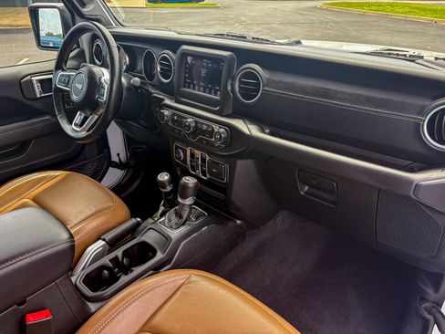 Used 2020 Jeep Wrangler Unlimited Sahara AWD/4WD image 24