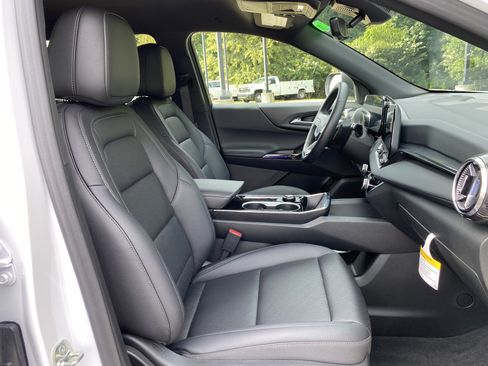 Used 2026 Chevrolet Equinox LT w/ Convenience Package II FWD image 35