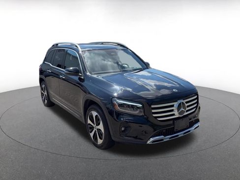 Used 2025 Mercedes-Benz GLB 250 image 2