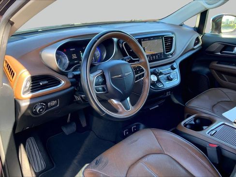 Used 2019 Chrysler Pacifica Limited FWD image 25