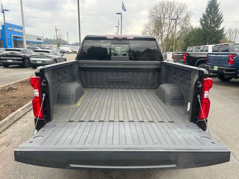 Used 2022 Chevrolet Silverado 1500 High Country w/ Technology Package image 24