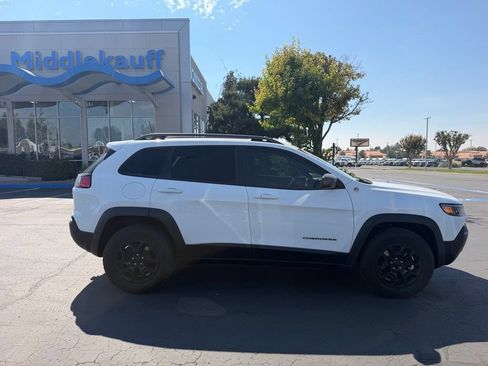 Used 2021 Jeep Cherokee Trailhawk w/ Trailer Tow Group AWD/4WD image 2