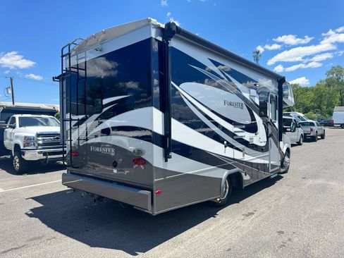 Used 2016 Mercedes-Benz Sprinter 3500 image 5