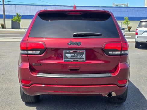 Used 2022 Jeep Grand Cherokee Laredo X AWD/4WD image 7