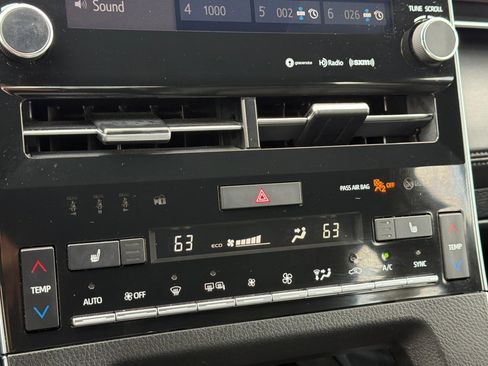 Used 2021 Toyota Avalon XLE w/ Carpet Mat Package (TMS) image 25