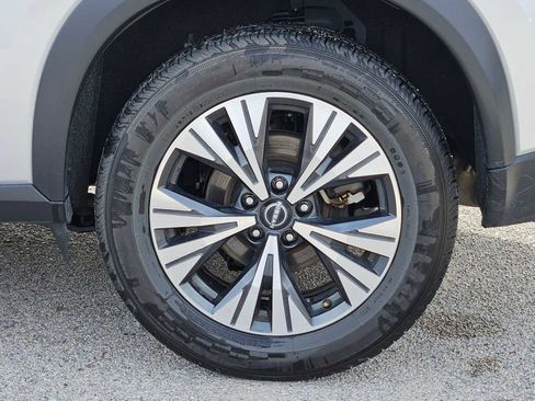 Used 2023 Nissan Rogue SV image 15