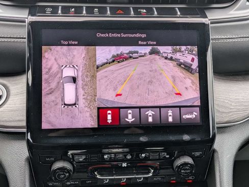 Used 2025 Jeep Grand Cherokee Overland w/ Adv Protech Group III AWD/4WD image 31