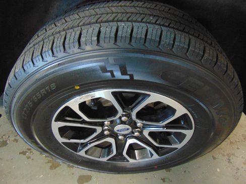 Used 2024 Ford Expedition Max XLT image 6