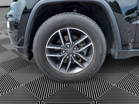 Used 2019 Jeep Grand Cherokee Limited AWD/4WD image 9
