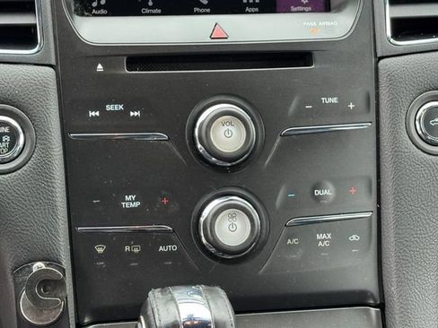 Used 2018 Ford Taurus SEL AWD/4WD image 16