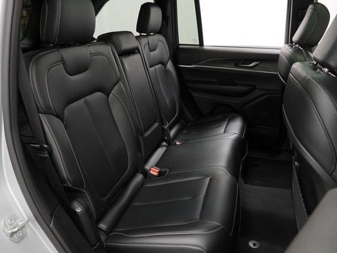 Used 2025 Jeep Grand Cherokee Limited AWD/4WD image 12