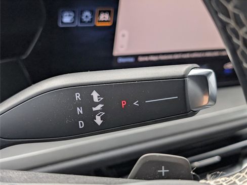 Used 2024 Chevrolet Traverse LT image 25