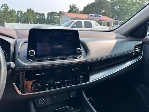 Used 2023 Nissan Rogue SV FWD image 14