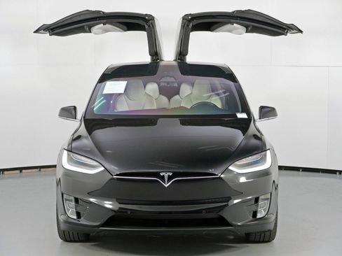 Used 2018 Tesla Model X 100D image 44
