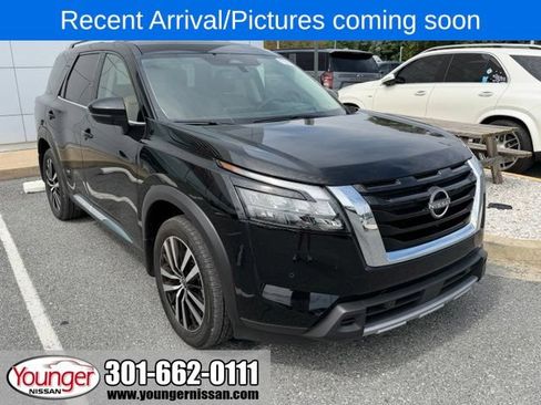 Certified 2025 Nissan Pathfinder Platinum w/ Cargo Package AWD/4WD image 1