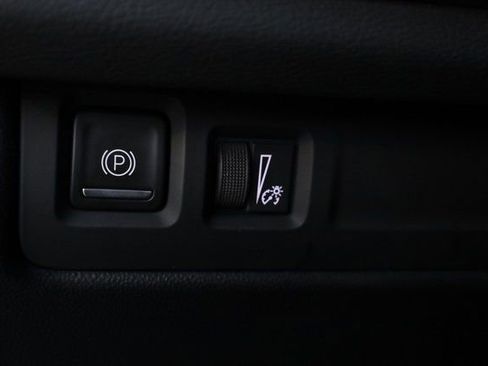 Used 2024 Cadillac XT4 Premium Luxury image 17