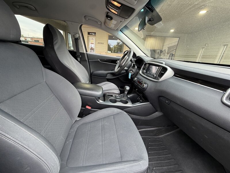 Used 2019 Kia Sorento AWD V6 image 12