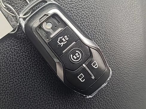 Used 2017 Ford Explorer XLT w/ Equipment Group 202A AWD/4WD image 30