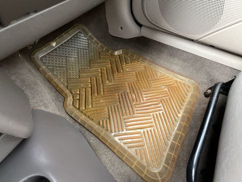 Used 2005 Chrysler Sebring Limited image 34