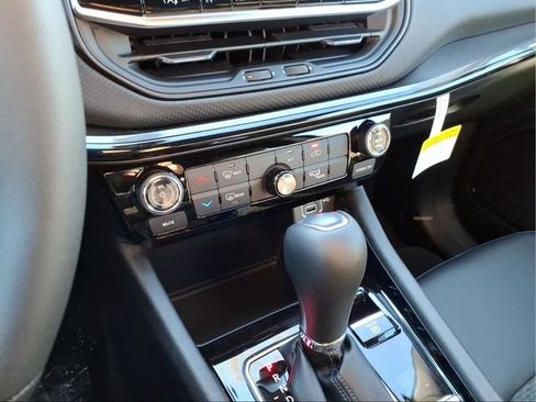 New 2026 Jeep Compass Latitude AWD/4WD image 19