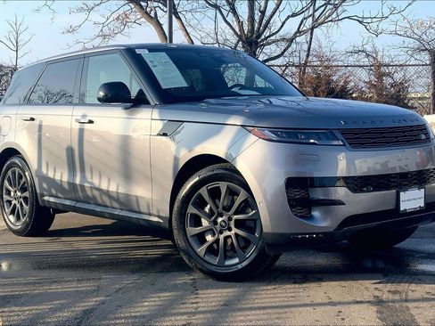Used 2025 Land Rover Range Rover Sport image 2