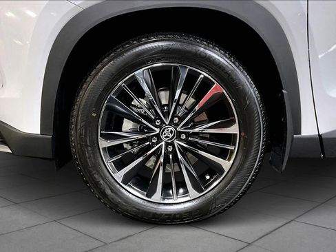 Used 2025 Toyota Grand Highlander AWD Hybrid image 10