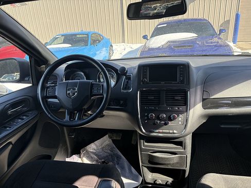 Used 2019 Dodge Grand Caravan SE image 5