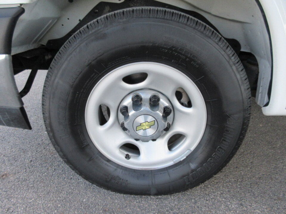 Used 2024 Chevrolet Express 3500 LT w/ LT Preferred Equipment Group RWD image 27