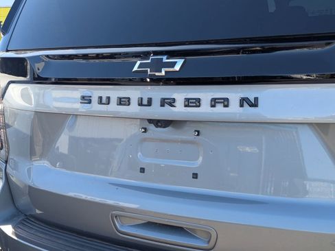 Used 2025 Chevrolet Suburban Z71 AWD/4WD image 5