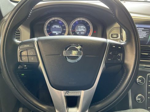 Used 2013 Volvo XC60 T6 R-Design image 11