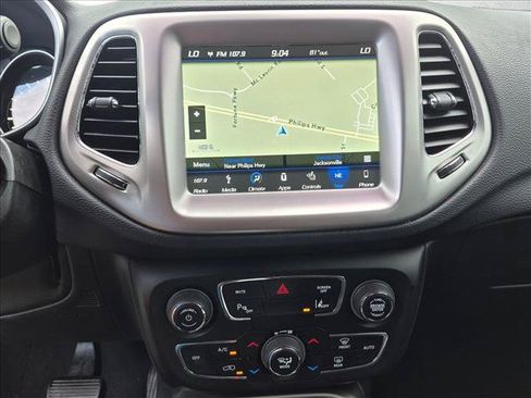 Used 2018 Jeep Compass Latitude w/ Popular Equipment Group AWD/4WD image 14
