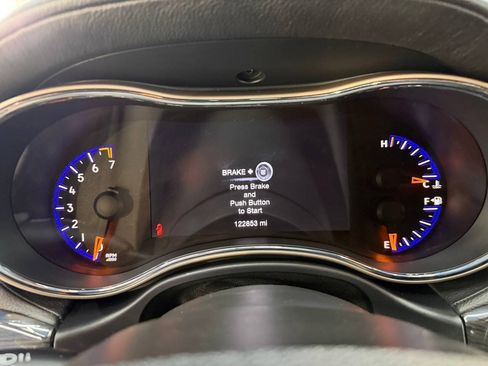 Used 2017 Jeep Grand Cherokee Overland AWD/4WD image 16