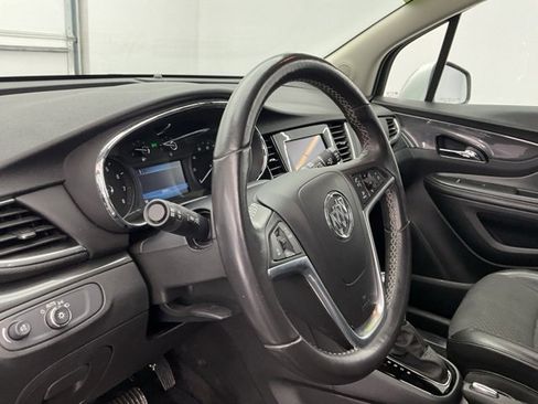 Used 2022 Buick Encore Preferred image 16
