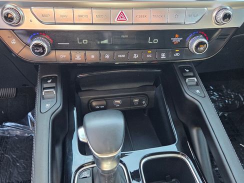 Used 2025 Kia Telluride EX w/ EX Captain's Chair Package AWD/4WD image 21