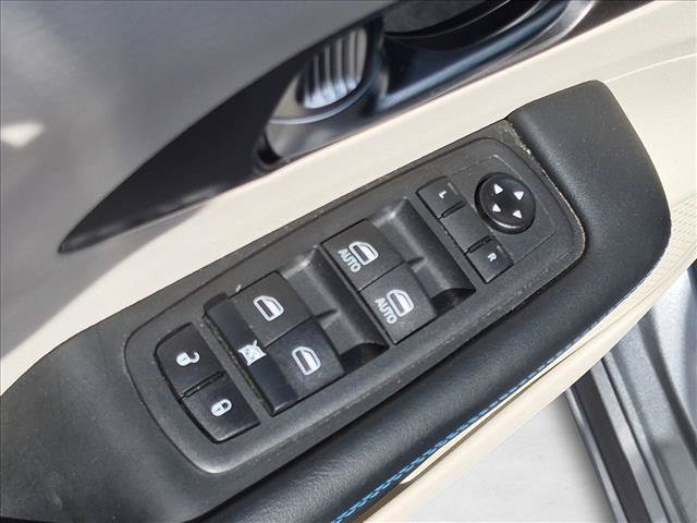 Used 2021 Chrysler Pacifica Touring w/ Cold Weather Group FWD image 12