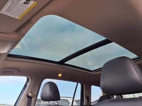 Used 2020 Volkswagen Atlas SE w/ Panoramic Sunroof Package image 22