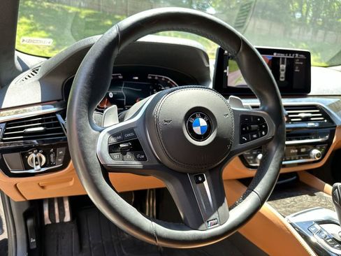 Used 2022 BMW 540i xDrive w/ M Sport Package image 39