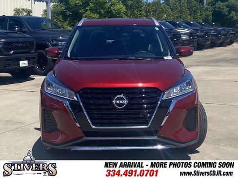 Used 2023 Nissan Kicks SV FWD image 2
