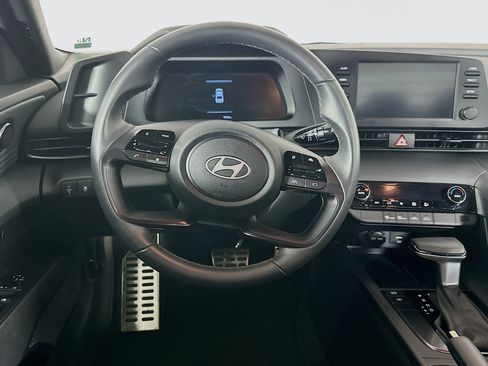 Used 2025 Hyundai Elantra Sport FWD image 18