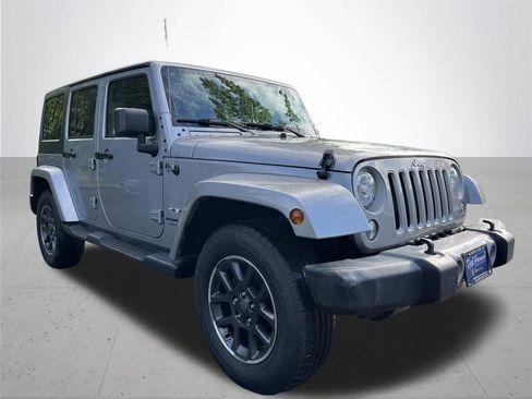 Used 2018 Jeep Wrangler Unlimited Sahara AWD/4WD image 3