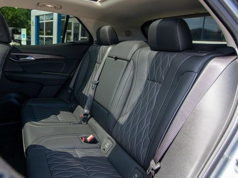 Used 2022 Buick Envision Avenir w/ Safety Package FWD image 9