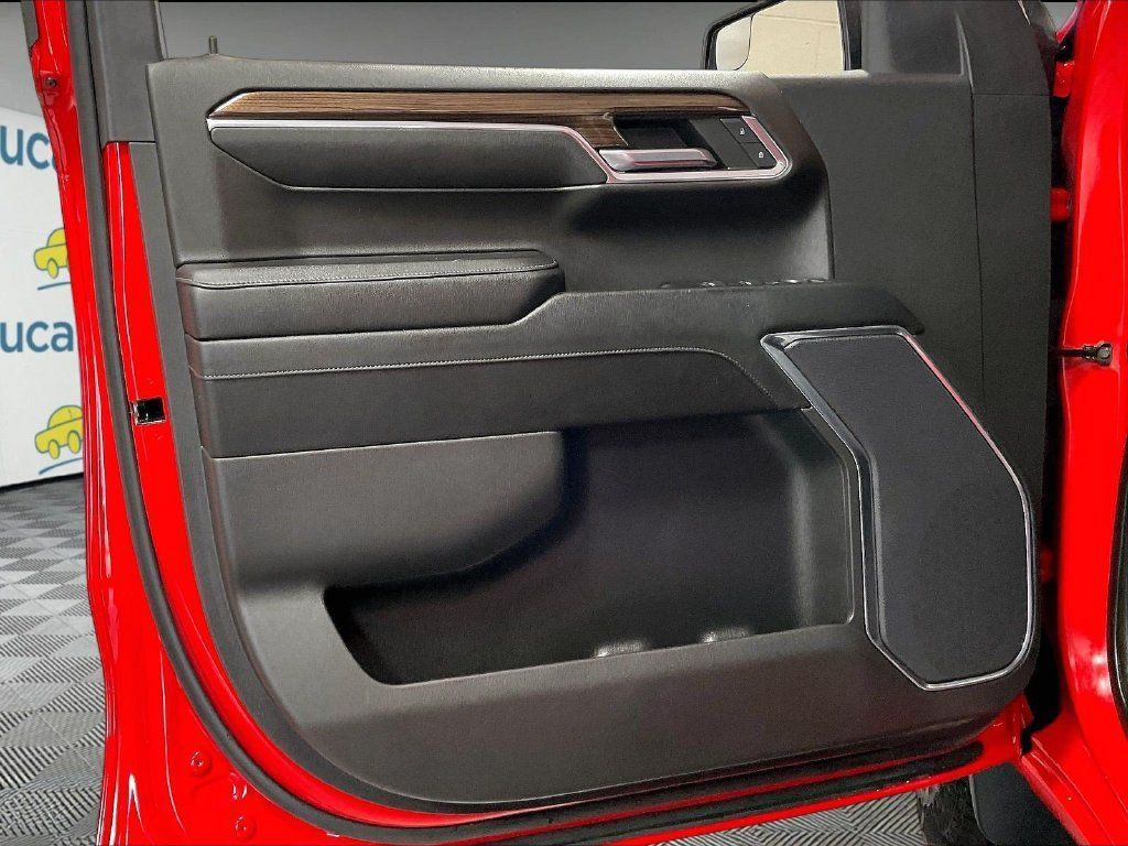 Used 2024 Chevrolet Silverado 1500 LT AWD/4WD image 9