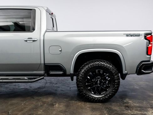 Used 2025 Chevrolet Silverado 2500 LTZ w/ LTZ Plus Package image 16