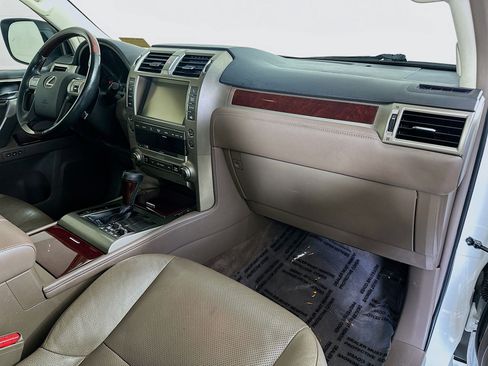 Used 2018 Lexus GX 460 Premium w/ Premium Package image 29